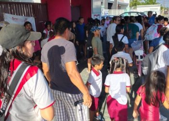 director de primaria, director cierra escuela