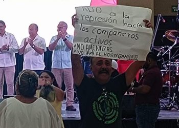 Maestros interrumpen evento CHETUMAL