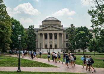 Golpe legal contra Trump: juez impide que expulse a estudiantes extranjeros en EE.UU.