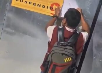 «Retiran estructuras de publicidad frente al estadio Nachan Ka’an Chetumal»