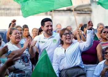«Renán Sánchez escucha y dialoga con vecinos de la SM 101 en Cancún»