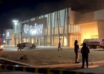 «Incendio en tienda Soriana de Tulum deja daños severos y posible pérdida total»