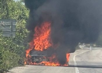 incendio de auto en Bacalar