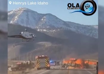 FUEGO EN LA CARRETERA CON UN HELICOPTERO