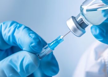 «Alerta por vacunas falsificadas: Cofepris advierte sobre venta en redes sociales»