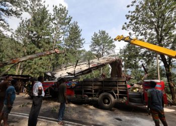 Autobús cae a un precipicio en Sri Lanka; deja 21 muertos y 35 heridos