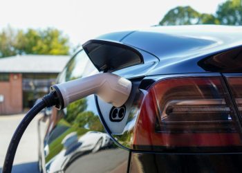 Automóviles eléctricos se triplicaron en Latinoamérica en 2024 al llegar a más de 444 mil