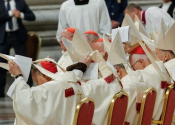 Cardenales ultiman sus reuniones antes del cónclave