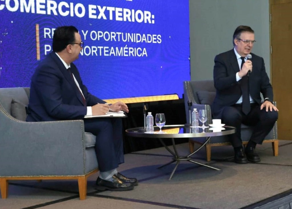 Marcelo Ebrard (derecha), secretario de Economía, durante su participación en un foro organizado por la Confederación Patronal de la República Mexicana (Coparmex), habló del T-MEC y su próxima revisión