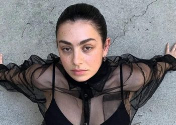 ¿Charli XCX protagonizará película dirigida por Takeshi Miike?