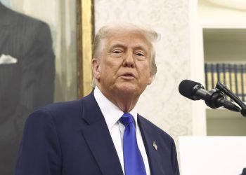 “Denme un respiro”: Trump sobre las críticas a su foto vestido de papa