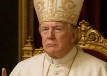 Donald Trump, vestido de Papa: esta es la polémica imagen que difundió