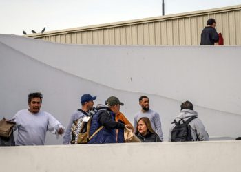 EE.UU. ofrecerá ayuda adicional de mil dólares a migrantes que elijan autodeportarse