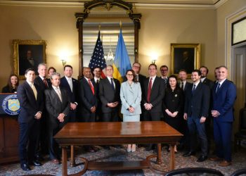 EE.UU. y Ucrania firman el acuerdo para la explotación conjunta de minerales ucranianos