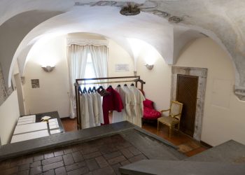 El nuevo papa, a la Sala de las Lágrimas antes de aparecer en el balcón de San Pedro