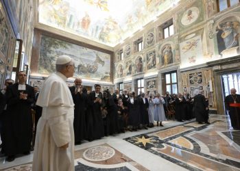 El papa León XIV pide escuchar a los jóvenes en las escuelas y las familias