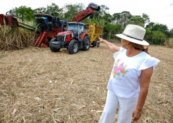 Entrega Mara Lezama camino sacacosechas de Cacao, totalmente rehabilitado, para beneficio de productores y habitantes