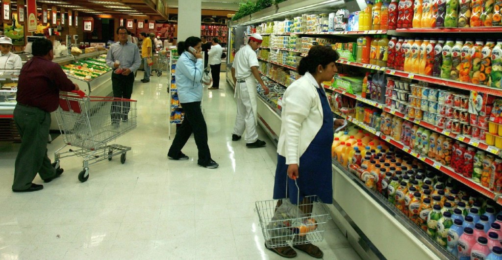 La incertidumbre económica y el aumento en los precios ya se sienten en el bolsillo de los consumidores