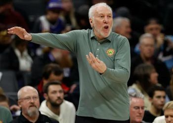 Gregg Popovich deja el banquillo de los Spurs tras 29 temporadas y 5 anillos