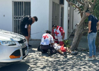 Abuelito se desmaya en Cancún por fuerte golpe de calor