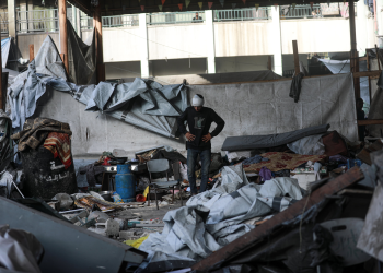 Bombardeo en Gaza deja niña sobreviviente entre los escombros