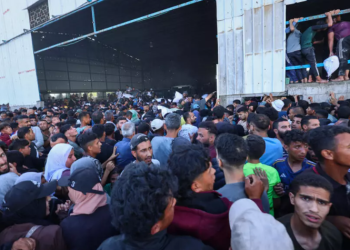 Palestinos saquean almacén de alimentos en medio de crisis en Gaza