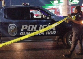 Ataque armado en Cancún deja a hombre herido dentro de su auto