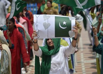 India y Pakistán acuerdan mantener el alto al fuego y discutir la reducción de tropas