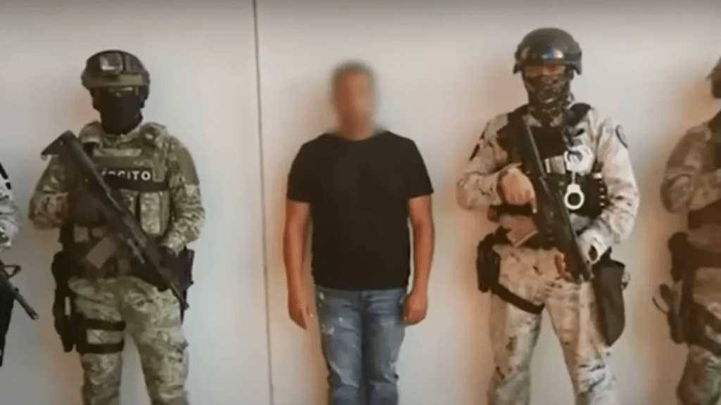 Armando Gómez Núñez, alias "Delta 1", presunto operador del CJNG, enfrentará su proceso penal en prisión domiciliaria.