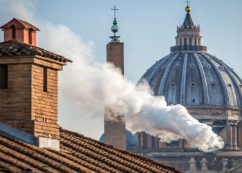 importancia de la chimenea del vaticano