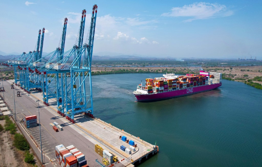 El puerto de Lázaro Cárdenas, clave en la red logística del T-MEC, incrementó su movimiento de mercancías pese a las presiones arancelarias