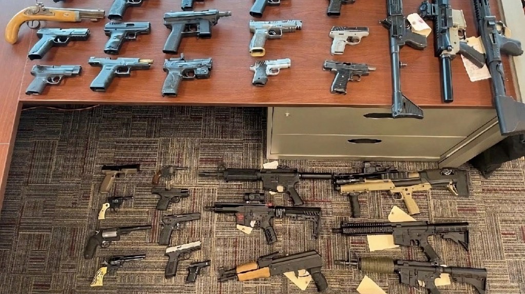Armas decomisadas en una operación contra el Cártel de Sinaloa