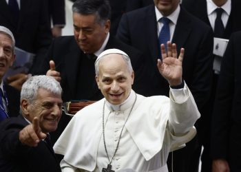 Papa León XIV visita a los agustinos en Roma y mantendrá cuentas en X e Instagram