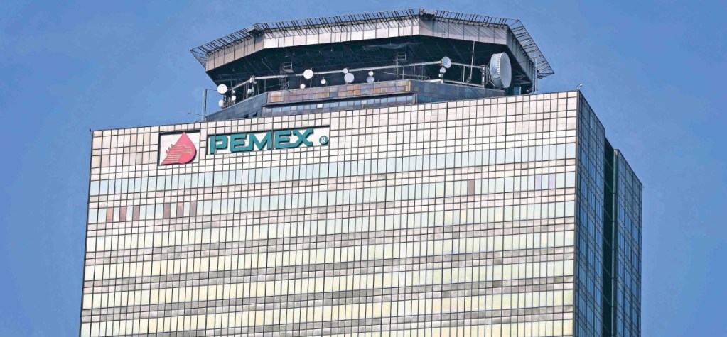 Fitch Ratings advierte de un panorama complicado para el país debido en parte a Petróleos Mexicanos