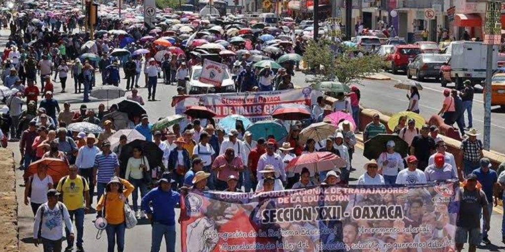 Integrantes de la Sección 22 del SNTE acordaron en asamblea general participar en el paro nacional del 15 de mayo, en demanda de mejores condiciones laborales.