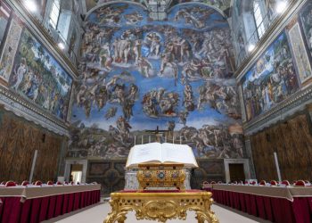 Todo preparado en la Capilla Sixtina, donde los cardenales votarán ante el Juicio Final