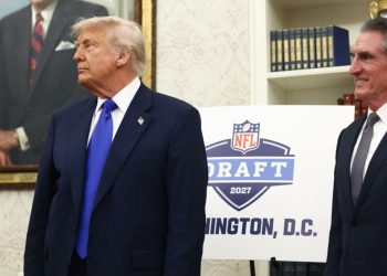 Trump dice que anunciará aranceles a productos farmacéuticos en las próximas dos semanas