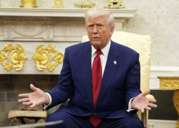 Trump dice que los magnates de internet ahora le “besan el trasero”