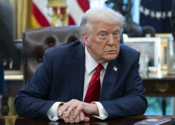 Trump insiste en eliminar la exención de impuestos de Harvard