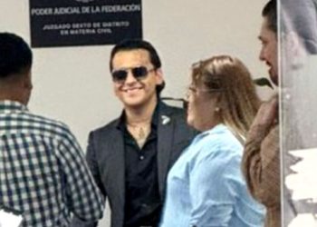 Christian Nodal, Universal Music, demandas