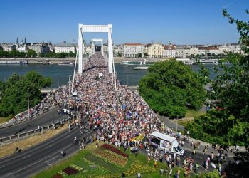 200 mil personas participan en la marcha del orgullo en Budapest