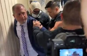 Brad Lander es arrestado por interferir en operativos de ICE en Nueva York