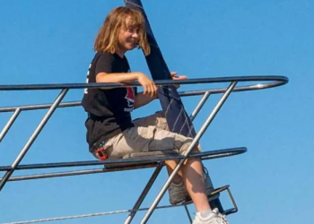 Israel intercepta barco, ayuda humanitaria Gaza