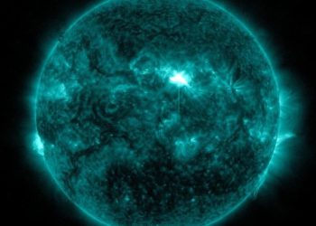 Llamarada solar de clase X1.2 podría afectar satélites y tecnología en la Tierra