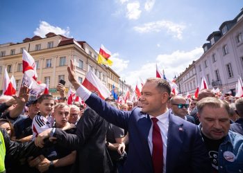 Historiador conservador Karol Nawrocki gana la presidencia de Polonia