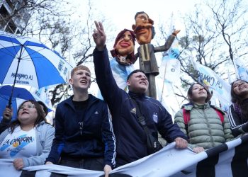 Histórica movilización en Plaza de Mayo respalda a Cristina y la democracia