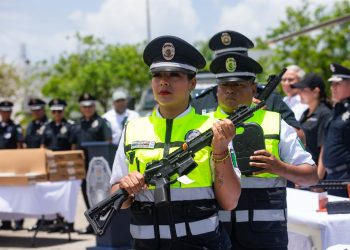 «Gobierno de Estefanía Mercado revoluciona Playa del Carmen con entrega de armamento»