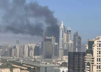 Incendio en Dubái obliga a evacuar a miles de residentes