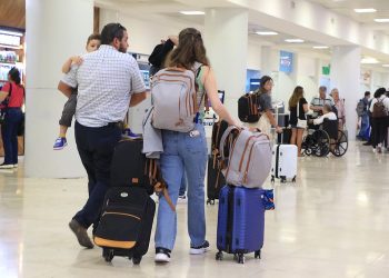 turistas de Canadá en Cancún, aumento de turismo canadiense, vuelos de Toronto a Cancún,