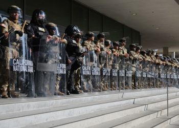 Alrededor de 300 migrantes detenidos en las redadas en California, según organizaciones